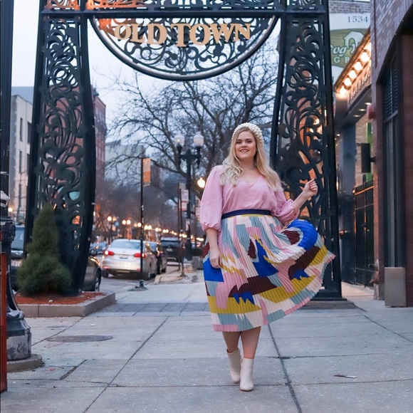 Meet the seller!! 😘 - Picture 3 of 8